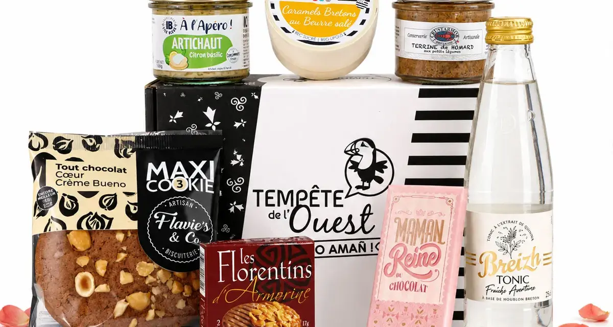 Un coffret gourmand avec une grande galette aux noisettes torréfiées, des caramels, du chocolat, des terrines et du tonic.