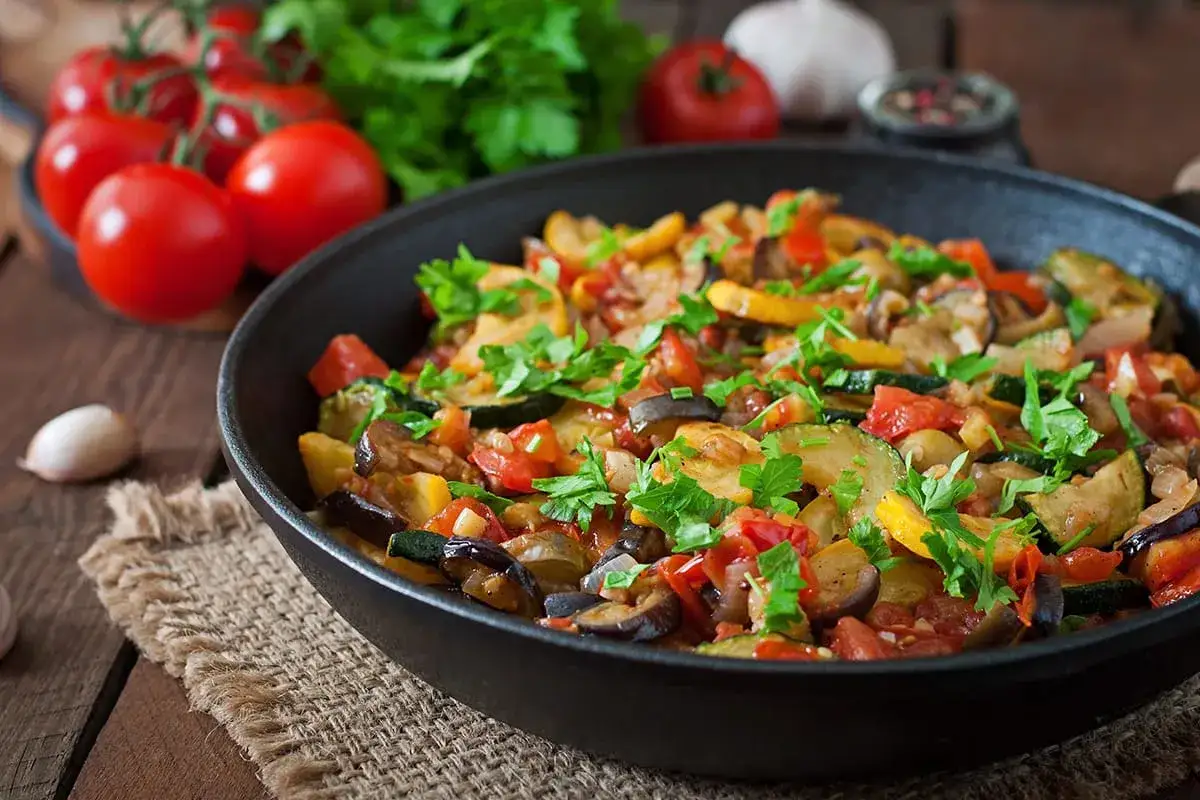 Ratatouille coloré et savoureux, prêt à être dégusté. Parfait pour une recette Cookeo facile et rapide.